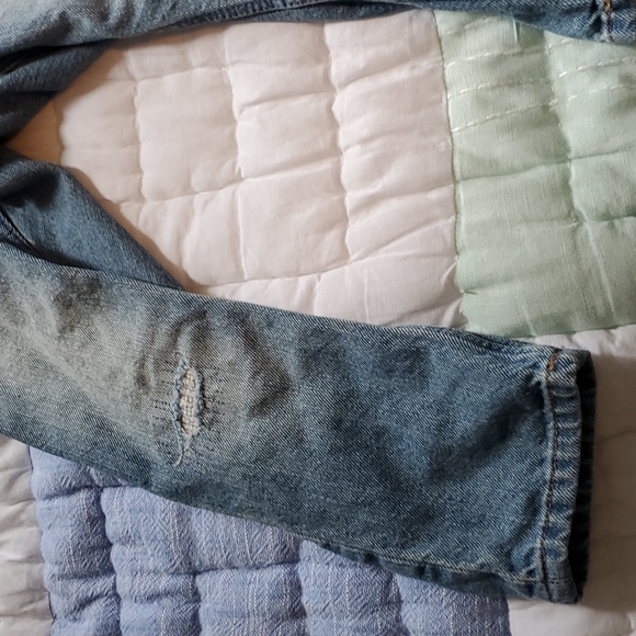 EUC H&M boys distressed jeans size 2-3 yr old - Picture 3 of 8